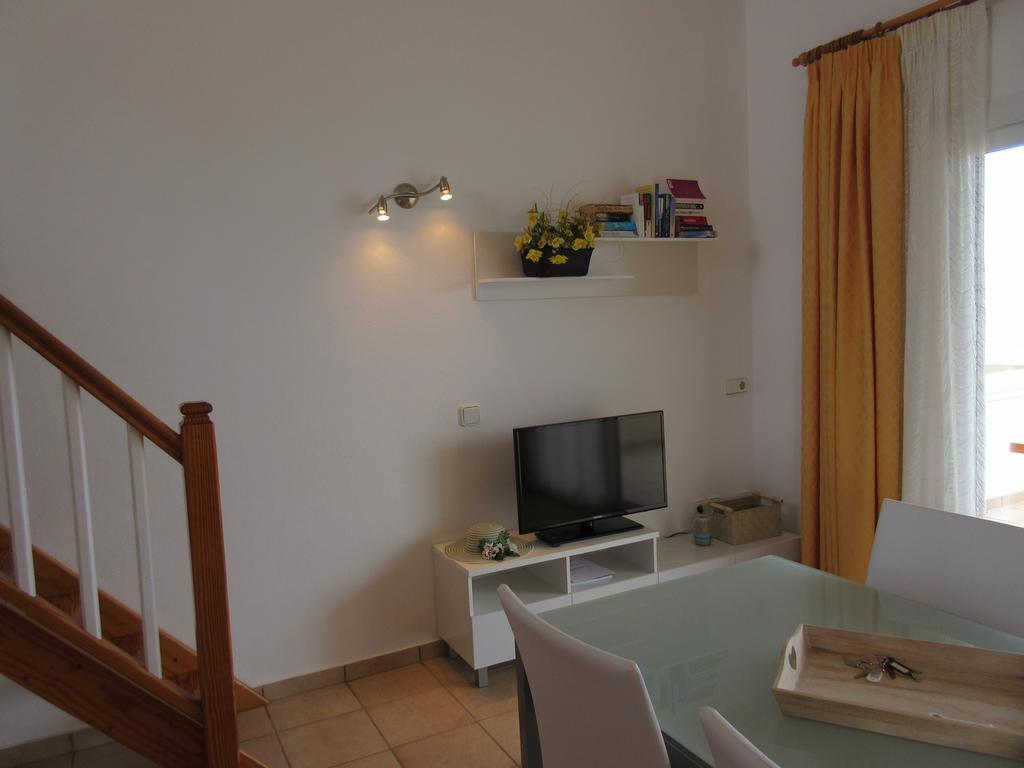 Astbury Apartments Ses Basses Es Calo  Ngoại thất bức ảnh